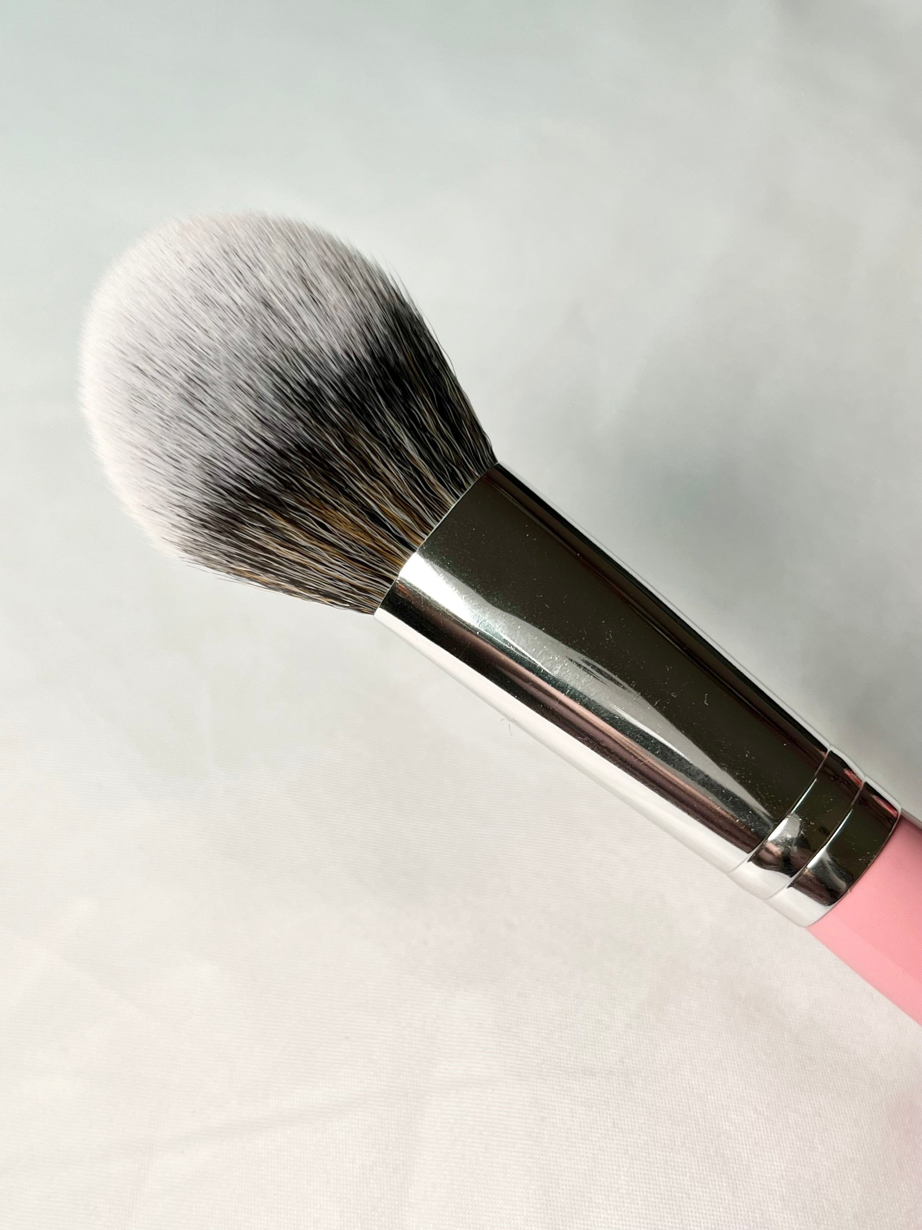 LARGE FLUFFY TAPERED FACE BRUSH| PHATASH UK